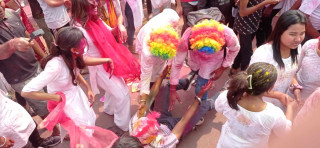 उपत्यकाका तीनवटै प्रशासनले  कसैलाई  इच्छाविपरीत जबरजस्ती रङ लगाउने काम नगर्न आग्रह