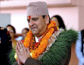 राजतन्त्रको पछाडी को ?