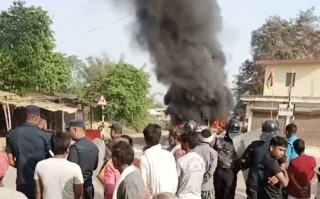 ट्यांकरले ठक्कर दिँदा दुई बालकको घट्नास्थलमै मृत्यु : '' स्थानीयद्वारा  ट्यांकर आगलागी ''