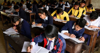 एसइईमा अनियमितता  गरेको आरोपमा: दुई जना पक्राउ, निरीक्षक निष्कासित