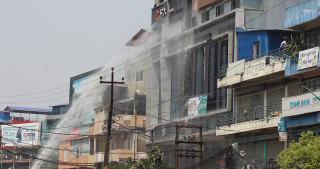 इटहरीको सेन्टर प्लाजामा  आगलागी नियन्त्रणमा आएको छ