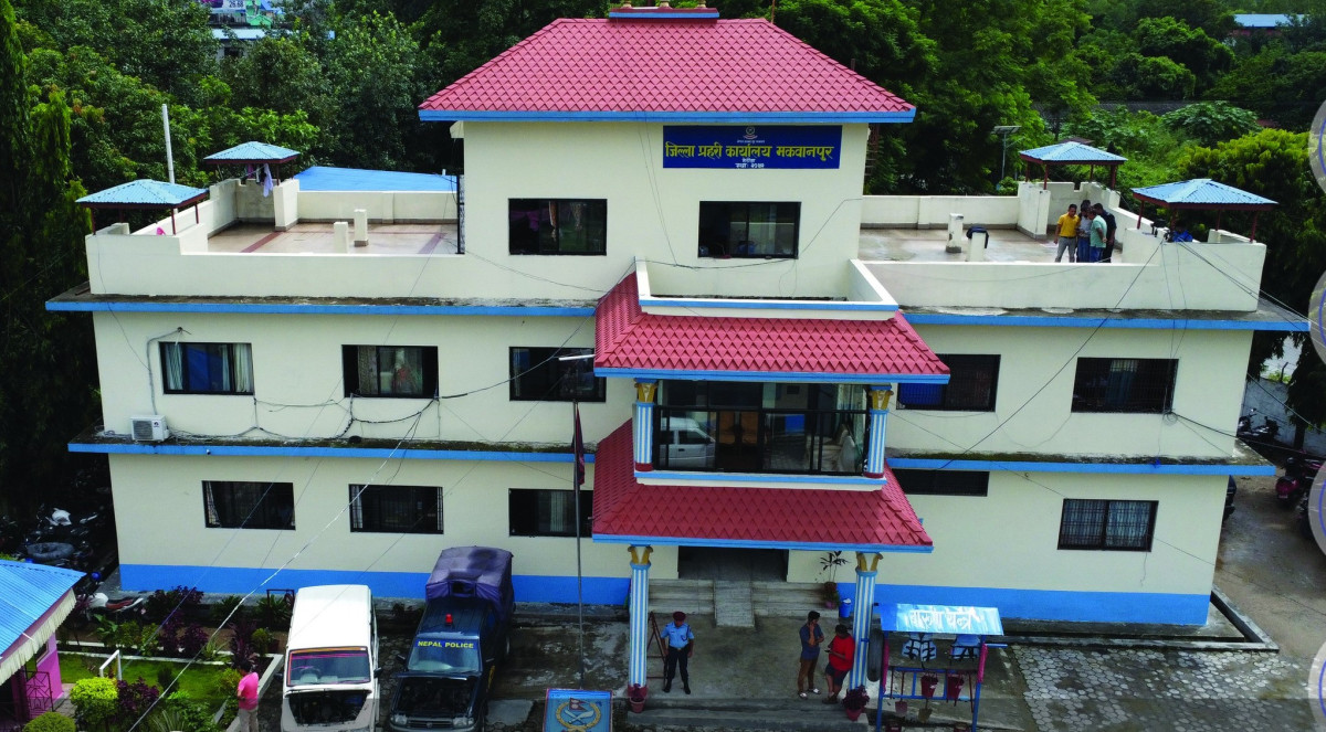 कुटपिट गरी प्रहरीको पेस्तोल लुटियो