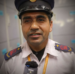 भाटभटेनीका सुरक्षा गार्ड भन्छन: एका एक समान लुटिदै गयो मैले पनि साइडको   लाठिले
