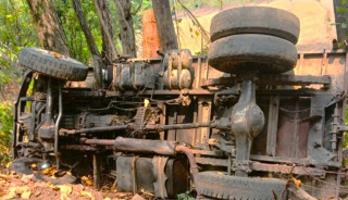 डोटीमा ट्रक दुर्घटना हुँदा एकजनाको मृत्यु