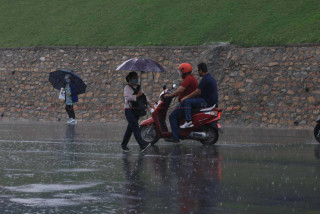 काठमाडौंमा बिहानैदेखि वर्षा, दिउँसो र राति यी स्थानमा पर्नेछ पानी