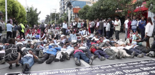 बानेश्वर सडकमा शिक्षक आन्दोलन (फोटो फिचर)