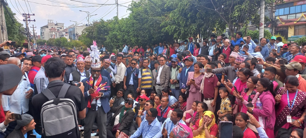 शिक्षकको आन्दोलन  नरोक्न   अदालतको आदेश