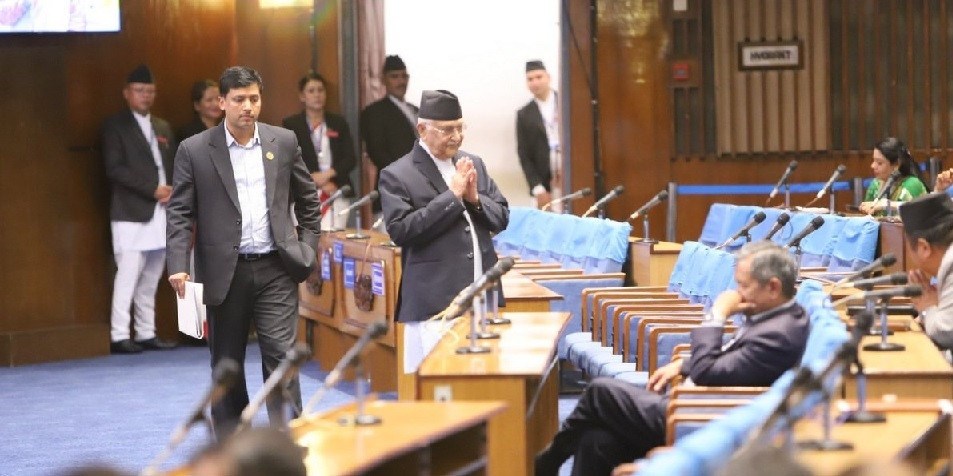 निदाई रहेका सञ्चारमन्त्रीलाई प्रधानमन्त्रीको नमस्कार