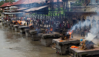 पशुपति आर्यघाटमा शवको मासु र हड्डी चोरी !