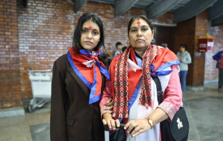 विपिनको खोजीका लागि इजरायलमा जान विमानस्थल पुगे आमा र बहिनी