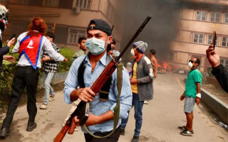 हराएका हतियार खोज्दै, गोलीसहित ८ जना पक्राउ गर्यो
