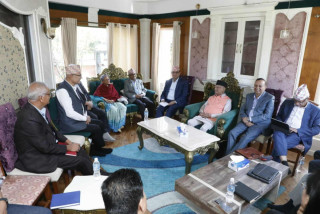 एमाले सचिवालय : ५ जनाले मागे ओलीकाे हाताहाती राजीनामा