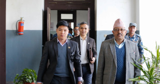 गृहमन्त्री  अर्याल  छलफलको  लागि  आयोगमा  पुगे