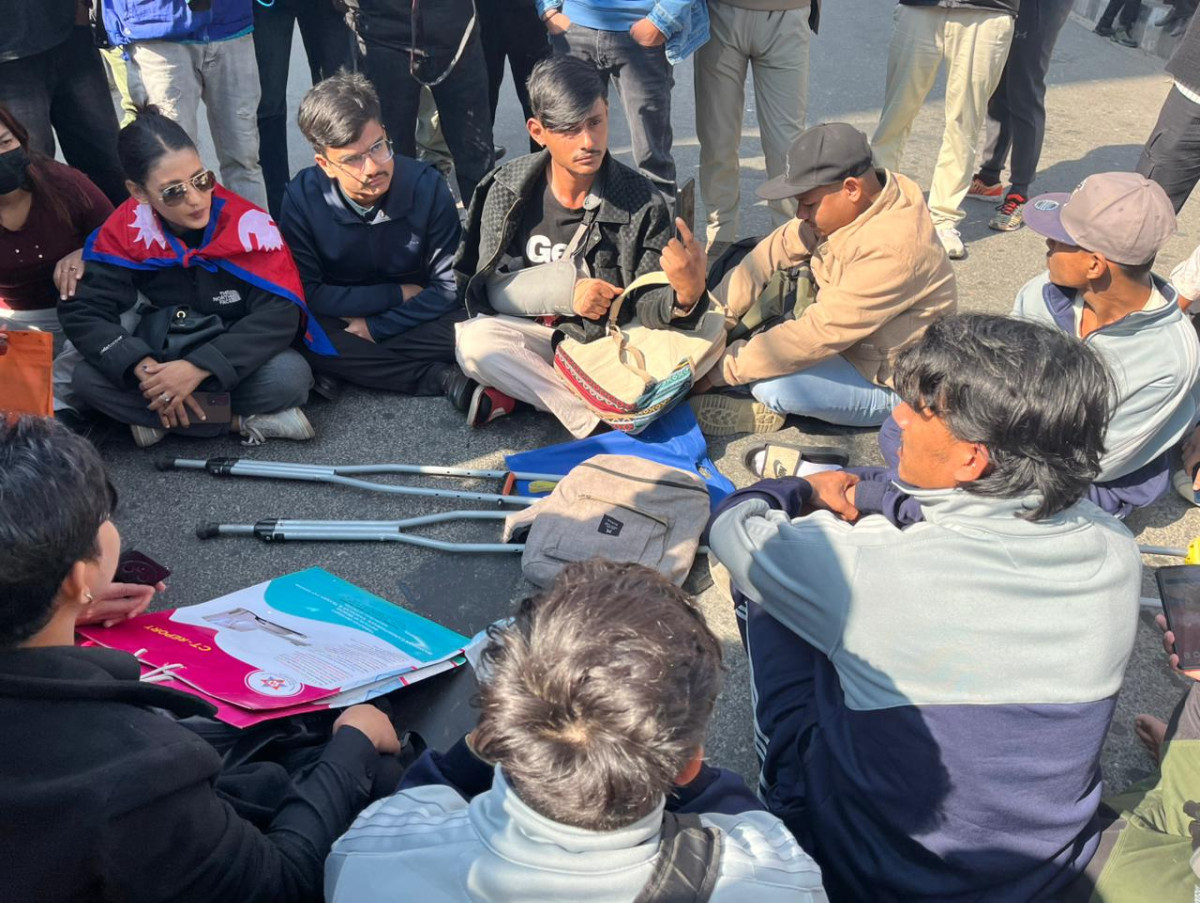 एमालेको र्याली रोक्न माइतीघर पुगे  घाइते जेनजी