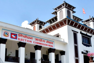 मुख्य नेताका कारण राजनीति झन् संकटमा