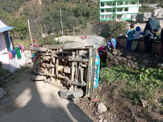सल्यानको कपुरकोटमा सफारी गाडी दुर्घटना, ६ जना घाइते