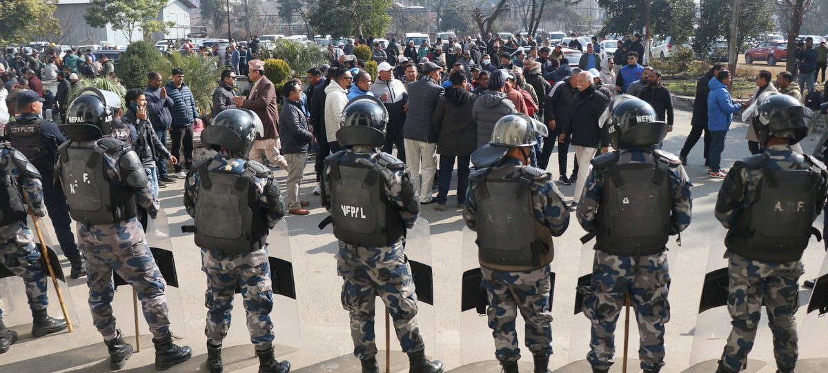 किन थपियो निर्वाचन आयोगमा  सुरक्षाकर्मी ?