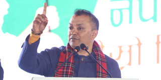 काठमाडौं-४ छाडेर सर्लाही-४ बाट लड्दै गगन थापा