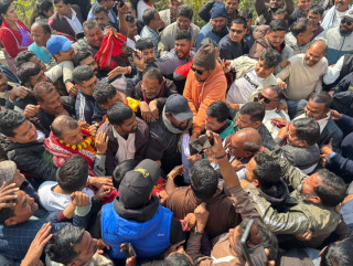 सर्लाही पुगेका  गगन थापालाई भब्य स्वागत