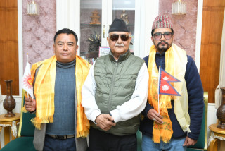 तत्कालीन माओवादी केन्द्र काठमाडौं महानगर कमिटीका अध्यक्ष  लामा एमालेमा प्रवेश