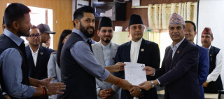 सभामुख पदका लागि डीपी अर्यालले गरे मनोनयन दर्ता