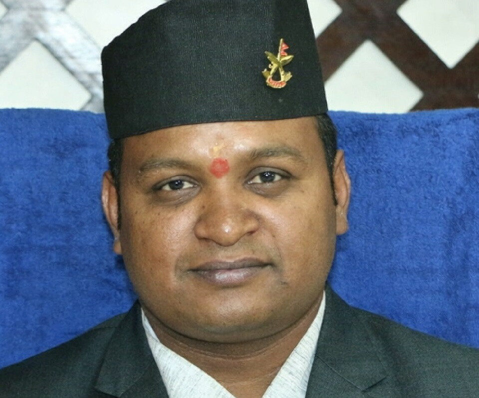 मन्त्री दीपककुमार साह पदमुक्त, पदीय आचरणमाथि चर्कियो बहस