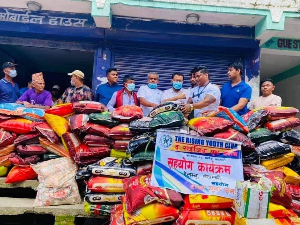 बाढीपीडितको उद्धार तथा राहतका लागि ‘द राइजिङ युवा क्लब’ फिल्डमै खटिँदै
